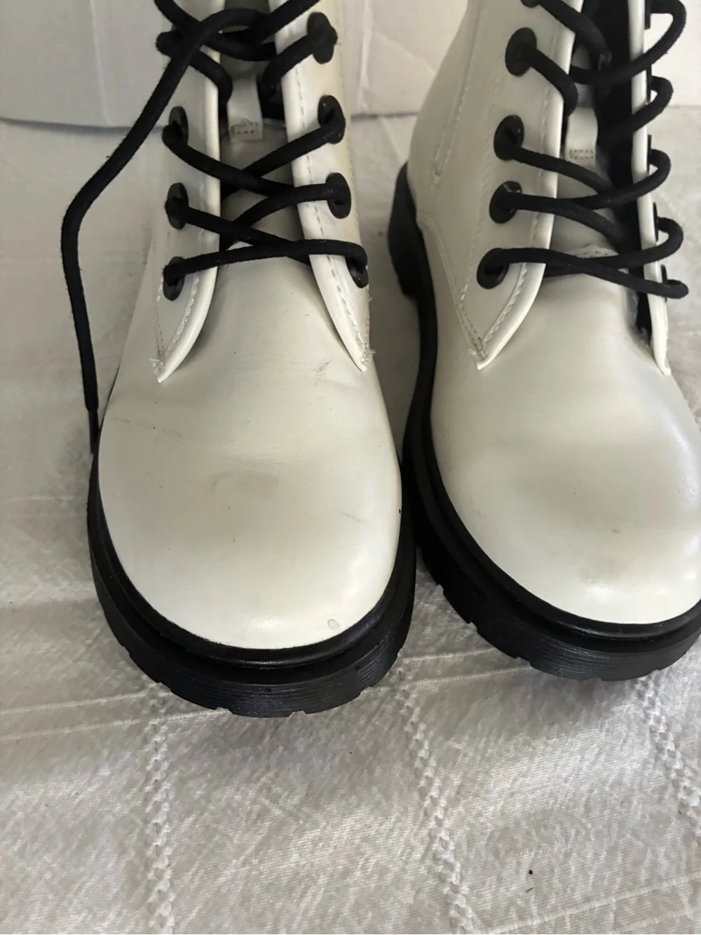 Steve Madden Y2K Shortie Lace Up Lug Sole Side Zip Combat Boot White Size 5